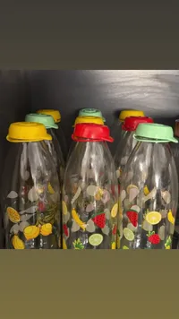 زجاجة مياه بلاستيكية بتصميم فواكه