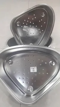 مصفاة معادن مثلثة الشكل