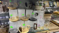 كوب  شاي زجاجي مع غطاء خشبي