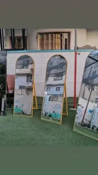 مرآة أرضية مقوسة بإطار خشبي