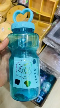 مطرة مياه بلاستيكية بتصميم قلوب