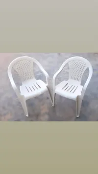 كراسي بلاستيك بتصميم شبكي