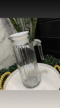 شاف زجاجي بتصميم مضلع مع غطاء