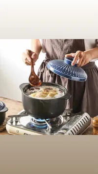 طنجرة طهي سيراميك مع غطاء مزخرف