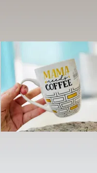 مج سيراميك بتصميم ماما تحتاج قهوة