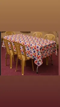 طقم طاولة سفرة مع كراسي بلاستيكية