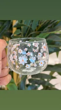 كوب زجاجي مزين برسومات الزهور