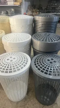 سلة غسيل بلاستيكية دائرية بغطاء