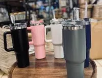 كوب حافظ للحرارة مع مقبض وقشة (Stanley)