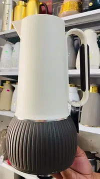 ترمس حافظ للحرارة بتصميم عصري