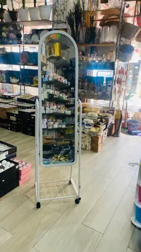 مرآة أرضية متحركة بإطار أبيض - سوق غزة