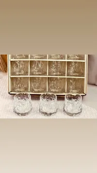 طقم كاسات زجاجية بتصميم مموج