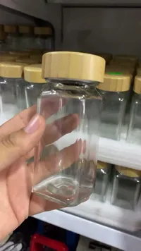 مرطبان زجاجي مربع بغطاء خشبي