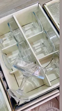 طقم كاسات تقديم زجاجية بقاعدة
