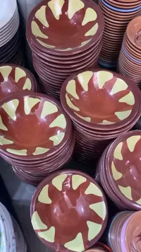 صحن تقديم فخاري مزخرف