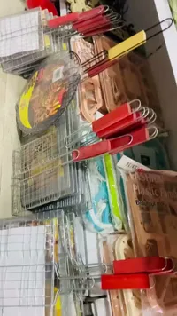 شبكة شواء معدنية بمقبض خشبي