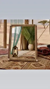 مرآة حائط بإطار خشبي مزخرف