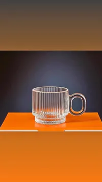 كوب زجاجي مضلع بتصميم عصري