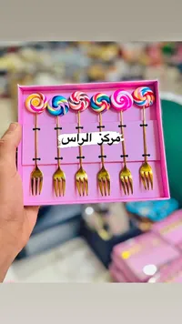 طقم شوك حلويات بتصميم المصاصة الملونة - مركز الراس