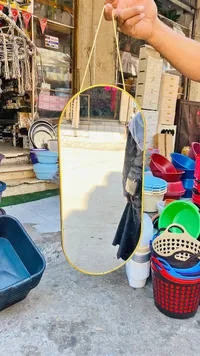 مرآة حائط بيضاوية بإطار ذهبي مع حبل تعليق