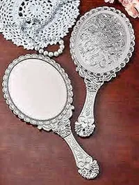 مرآة يدوية كلاسيكية بتصميم عتيق