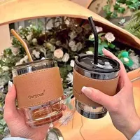 كوب زجاجي مع غطاء وحافظة جلدية - جورجوس (Gorgous)