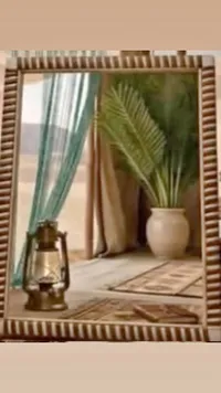 مرآة حائط بإطار خشبي مزخرف