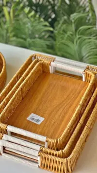 طقم صواني تقديم خشبية مع مقابض (Set of Wooden Serving Trays)