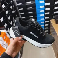 حذاء كولومبيا رياضي أسود وأبيض