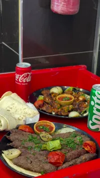 مشاوي مشكلة (كباب ودجاج) مع خبز ومشروب