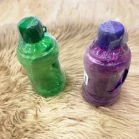 زجاجة ماء بلاستيكية بغطاء