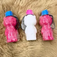 زجاجة ماء محمولة برأس رياضي
