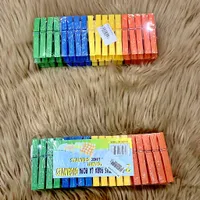 مشابك غسيل عملاقة ملونة