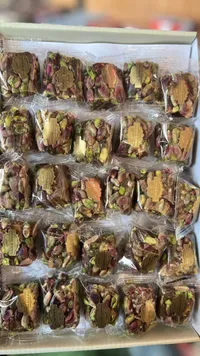 حلقوم بالفستق والتمر