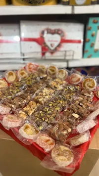 حلقوم بالفستق والشوكولاتة