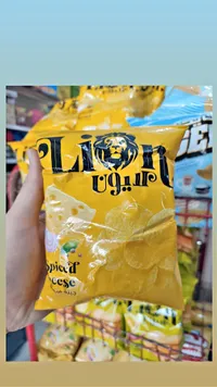 شيبس بطاطس بنكهة الجبنة المتبلة - لايون (Lion)