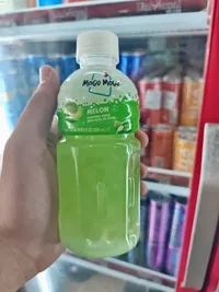 مشروب بنكهة الشمام مع قطع جوز الهند - موغو موغو (Mogu Mogu)
