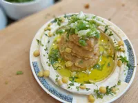 صحن حمص بالطحينة والزيت