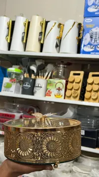 صحن ضيافة ذهبي مزخرف