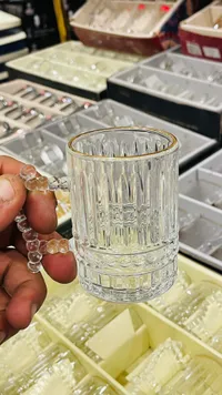 كوب زجاجي مزخرف بمقبض كروي