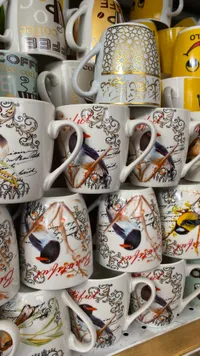 مج سيراميك بنقوش العصافير والزخارف