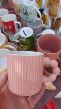 كوب سيراميك بتصميم مضلع ومقبض كروي