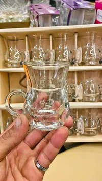 طقم كاسات شاي زجاجية بمقبض