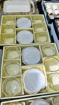 طقم ضيافة زجاجي فاخر بحواف ذهبية