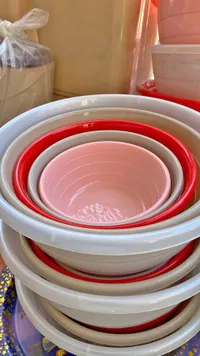 طقم أوعية بلاستيكية متعددة الأحجام