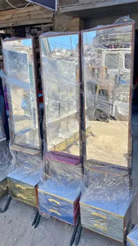 مرآة أرضية خشبية مع أدراج تخزين