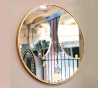 مرآة حائط دائرية بإطار ذهبي