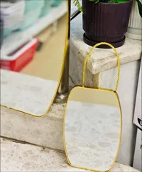 مرآة ديكور بتصميم أنيق