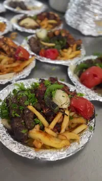 وجبة شاورما لحم مع بطاطا وسلطة