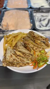 وجبة شاورما مع بطاطس